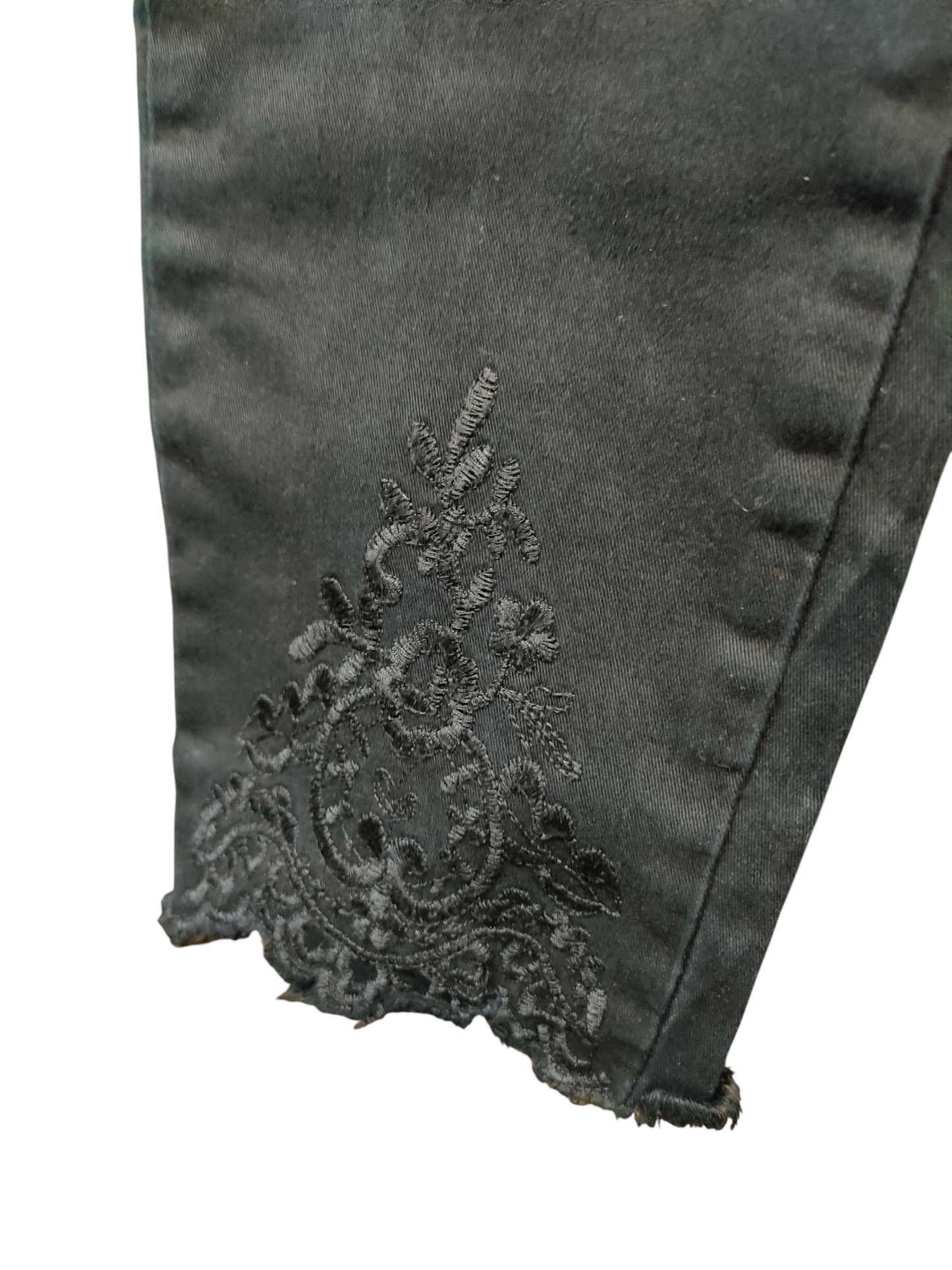 Jeans con ricamo
